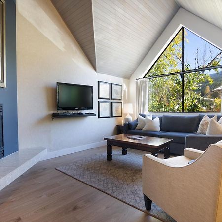 Powder'S Edge By Latour Hotels And Resorts Whistler Exterior photo