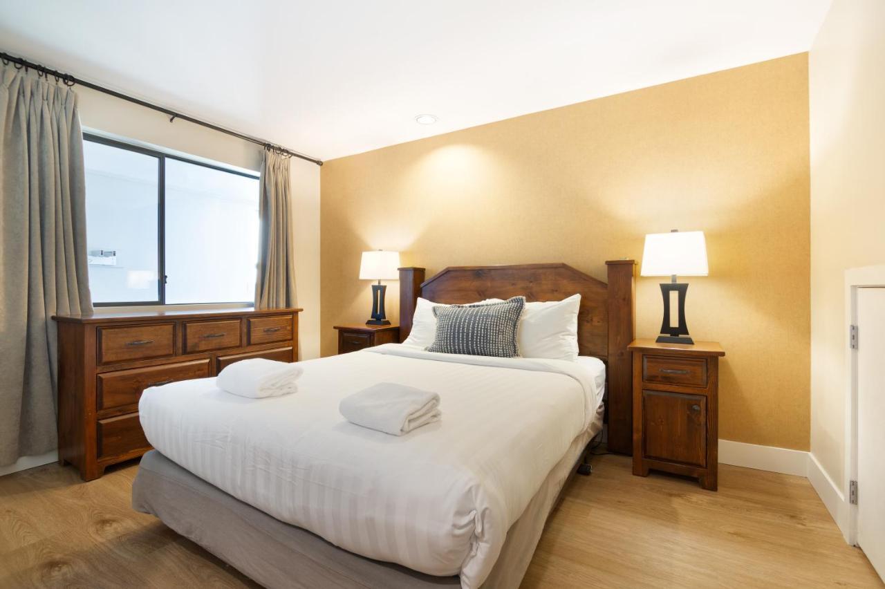 Powder'S Edge By Latour Hotels And Resorts Whistler Exterior photo