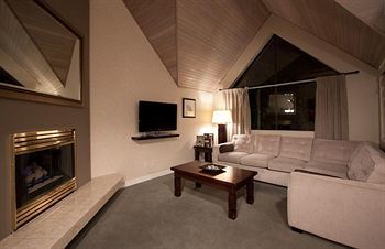 Powder'S Edge By Latour Hotels And Resorts Whistler Exterior photo
