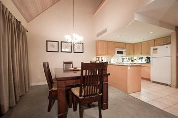 Powder'S Edge By Latour Hotels And Resorts Whistler Exterior photo