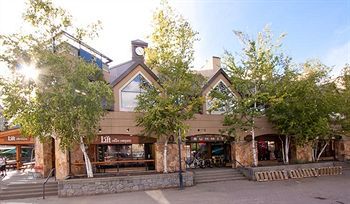 Powder'S Edge By Latour Hotels And Resorts Whistler Exterior photo