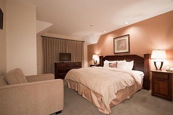 Powder'S Edge By Latour Hotels And Resorts Whistler Exterior photo
