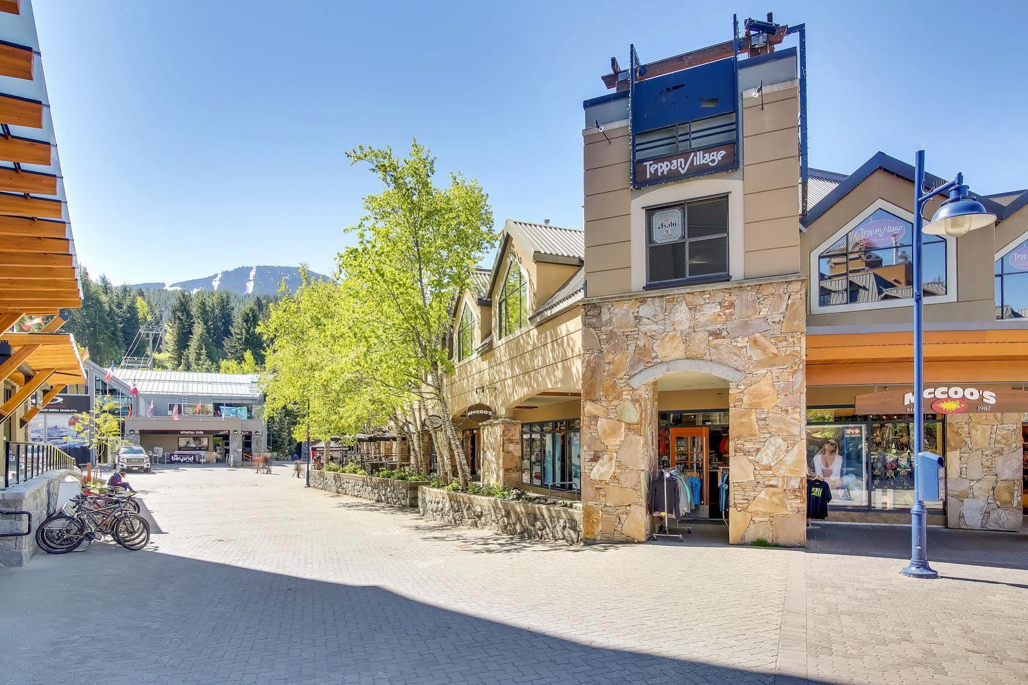 Powder'S Edge By Latour Hotels And Resorts Whistler Exterior photo